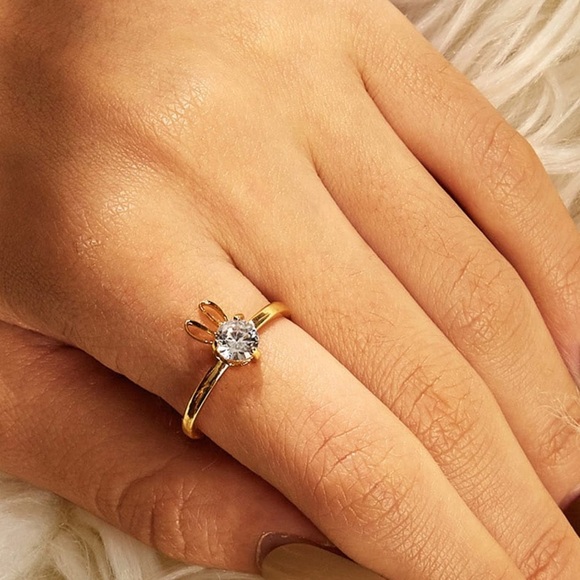 Jewelry - 🆕Gold rhinestone bunny ring